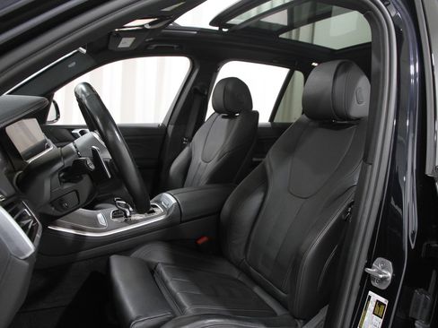 Used 2022 BMW X5 xDrive40i w/ M Sport Package image 5