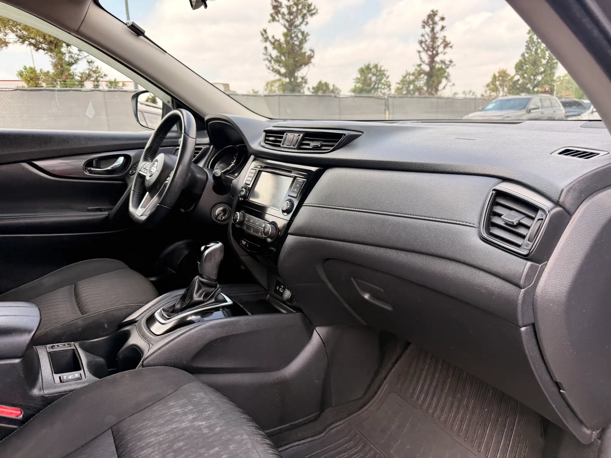 Used 2020 Nissan Rogue S w/ Special Edition Package AWD/4WD image 19