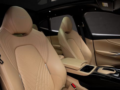 Used 2021 Aston Martin DBX AWD/4WD image 62