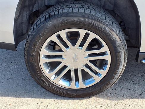 Used 2020 Cadillac Escalade 2WD image 9