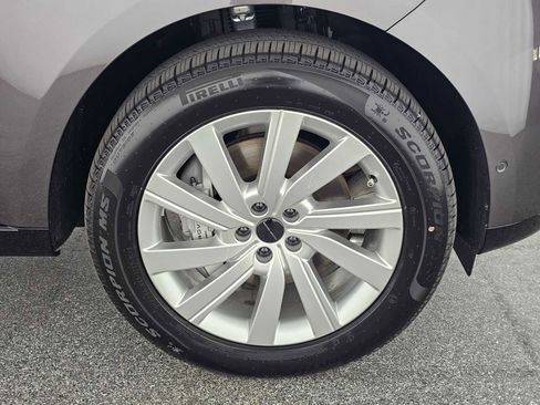 New 2026 Land Rover Range Rover Long Wheelbase SE AWD/4WD image 9