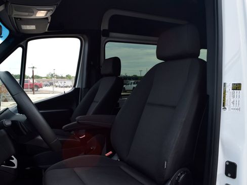 Used 2025 Mercedes-Benz Sprinter 2500 image 16