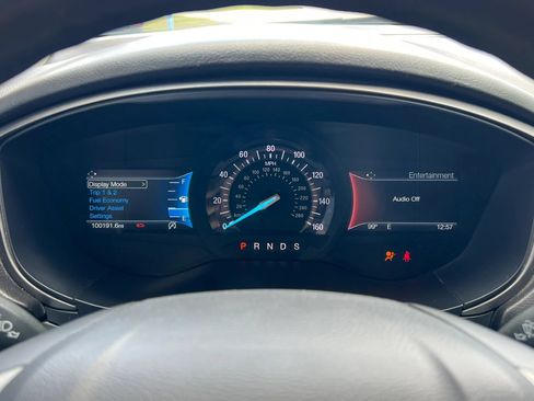 Used 2018 Ford Fusion SE w/ Fusion SE Technology Package FWD image 24