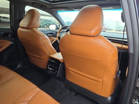 Used 2019 Toyota Avalon Limited FWD image 16