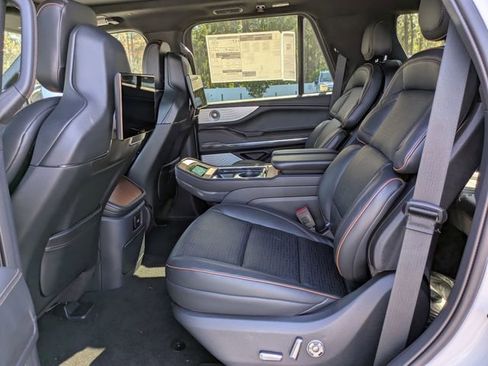 New 2025 Lincoln Navigator Black Label AWD/4WD image 13