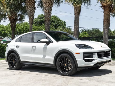 Used 2024 Porsche Cayenne S AWD/4WD image 11