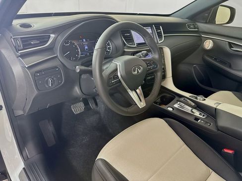 Certified 2025 INFINITI QX55 Essential image 11