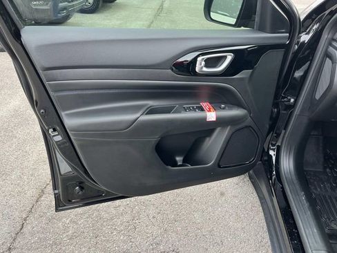 New 2026 Jeep Compass Latitude image 19