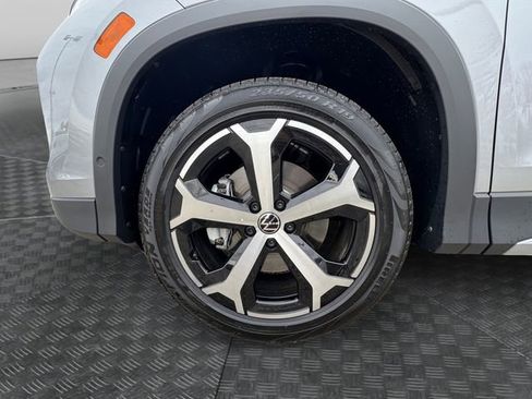 New 2026 Volkswagen Tiguan SE image 12