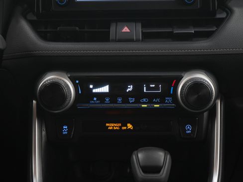 Used 2019 Toyota RAV4 LE w/ All Weather Liner Package AWD/4WD image 16
