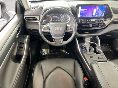 Used 2023 Toyota Highlander XLE image 23