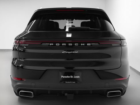 Certified 2026 Porsche Cayenne E-Hybrid AWD/4WD image 11