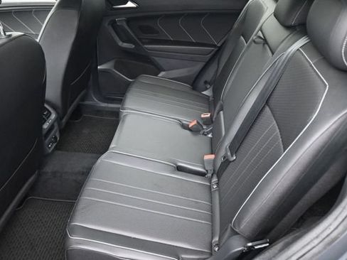 Used 2024 Volkswagen Tiguan SE AWD/4WD image 19