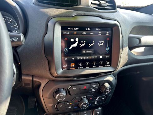 Used 2022 Jeep Renegade Latitude w/ Convenience Group image 9