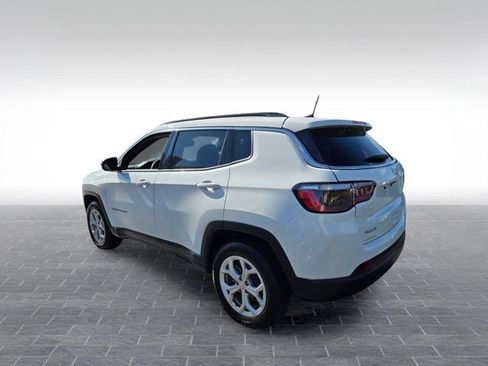 Used 2024 Jeep Compass Latitude AWD/4WD image 5