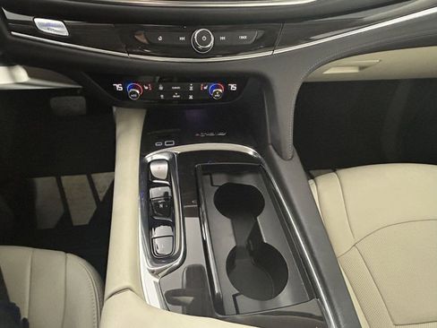 Used 2024 Buick Enclave Essence image 30
