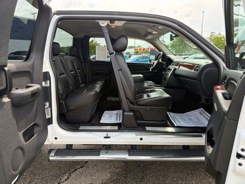 Used 2011 GMC Sierra 2500 SLT w/ SLT Convenience Package AWD/4WD image 23