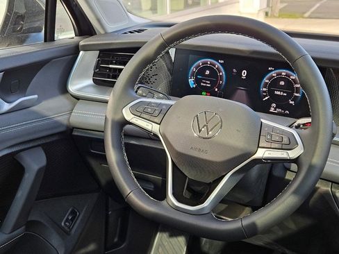 New 2025 Volkswagen Tiguan SE image 8