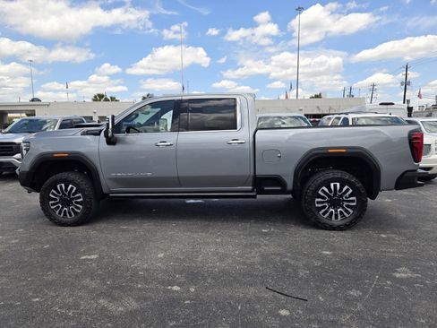 Used 2024 GMC Sierra 2500 Denali Ultimate AWD/4WD image 5