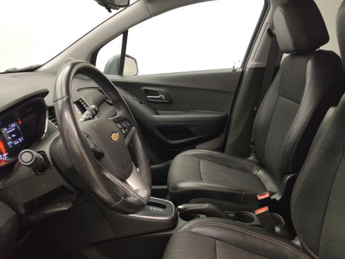 Used 2019 Chevrolet Trax LT w/ LT Convenience Package image 17