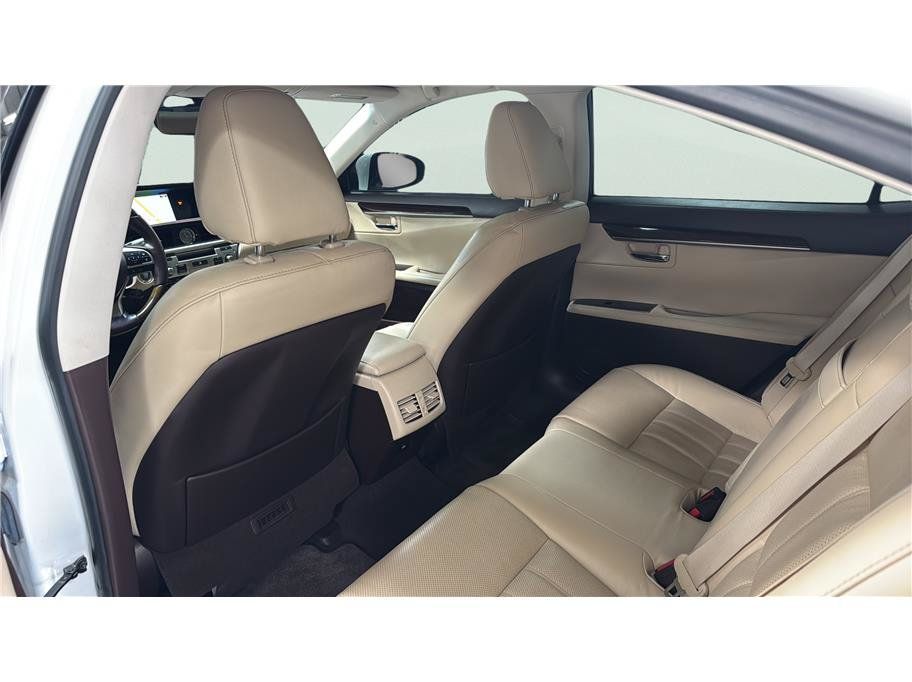 Used 2016 Lexus ES 350 w/ Luxury Package w/Wood Trim FWD image 19