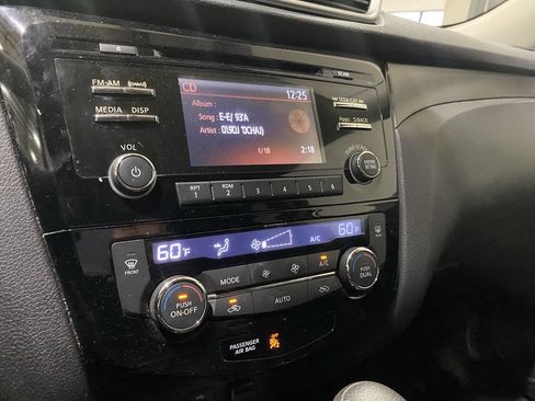 Used 2015 Nissan Rogue SV FWD image 7