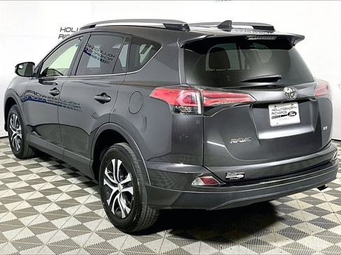 Used 2018 Toyota RAV4 LE image 8