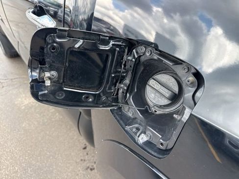 Used 2021 Toyota Tacoma Limited image 20