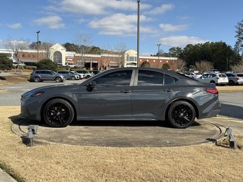 Used 2025 Toyota Camry SE image 4