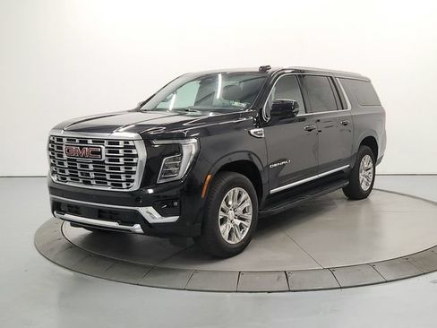 Used 2025 GMC Yukon XL Denali AWD/4WD image 4