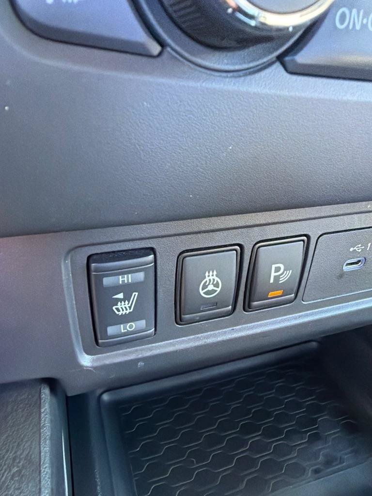 Used 2023 Nissan Frontier SV w/ SV Convenience Package AWD/4WD image 19