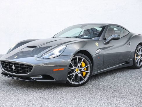 Used 2010 Ferrari California RWD image 10
