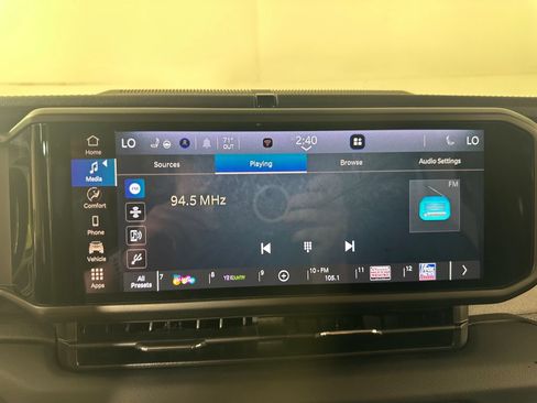 Used 2025 Jeep Wrangler Unlimited Sahara w/ Safety Group AWD/4WD image 32