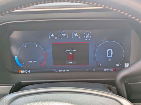 Used 2024 Ford F350 Platinum w/ FX4 Off-Road Package image 21