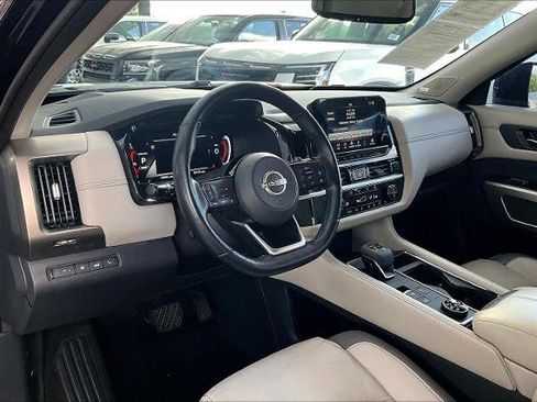 Certified 2022 Nissan Pathfinder Platinum w/ Lighting Package (N93) image 16