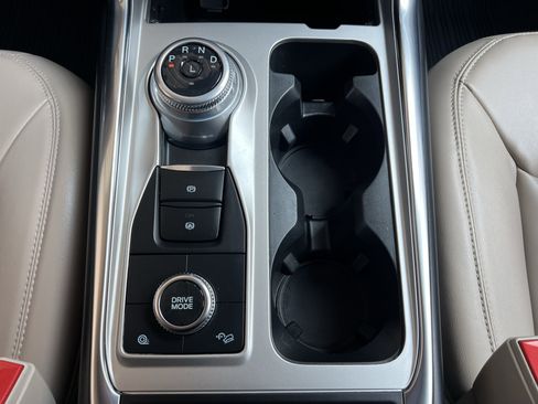 Used 2022 Ford Explorer XLT w/ Equipment Group 202A image 30