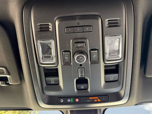 Used 2022 GMC Yukon XL Denali AWD/4WD image 33