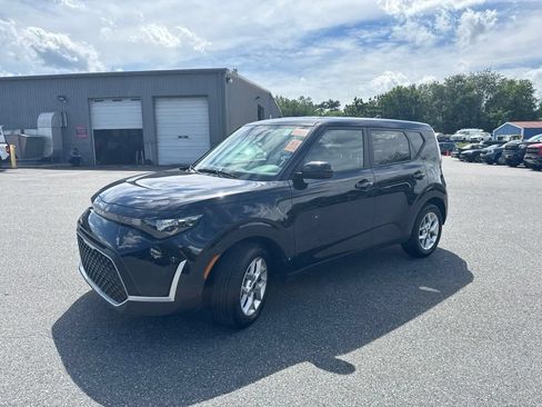 Used 2025 Kia Soul LX w/ LX Technology Package FWD image 3