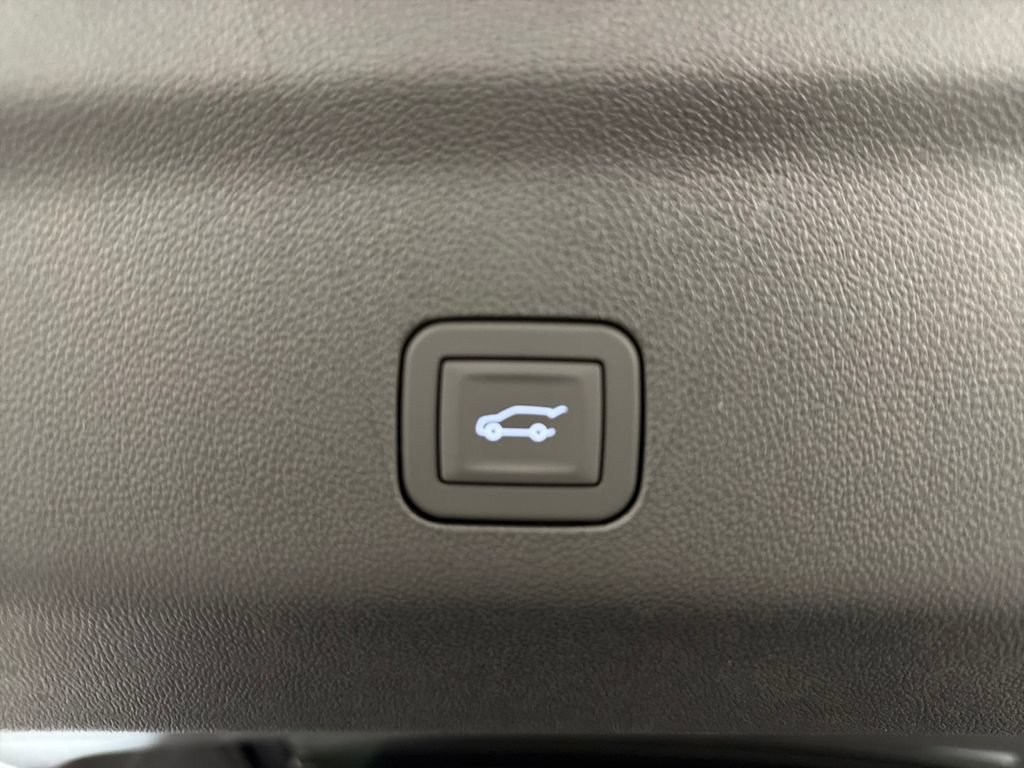 New 2026 GMC Yukon Denali w/ LPO, Floor Liner Package RWD image 9