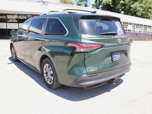 Used 2021 Toyota Sienna LE AWD/4WD image 5