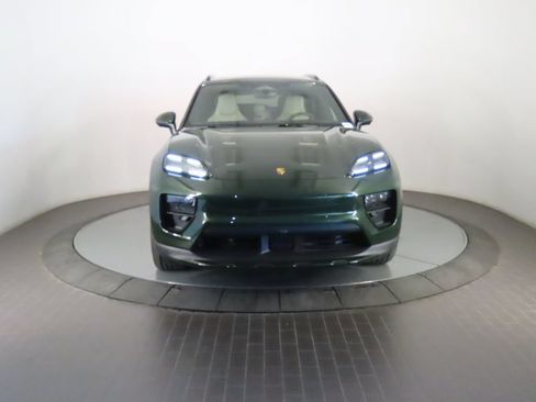 Certified 2025 Porsche Macan 4 Electric AWD/4WD image 10