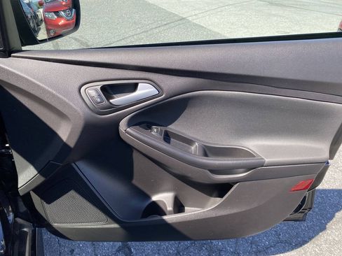 Used 2015 Ford Focus SE w/ SE Sport Package FWD image 16