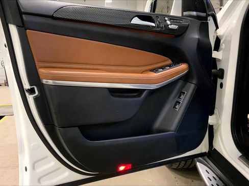 Used 2017 Mercedes-Benz GLS 550 4MATIC image 23