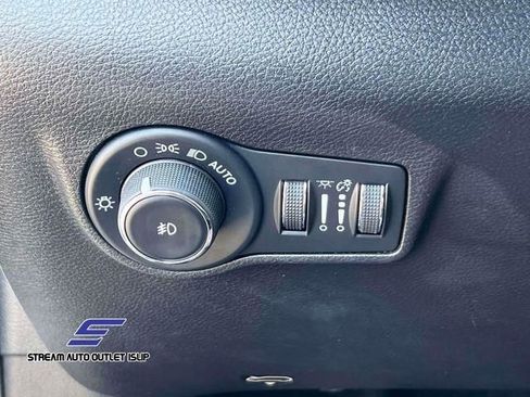 Used 2022 Jeep Compass Latitude image 24