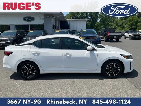 Used 2024 Nissan Sentra SV FWD image 2