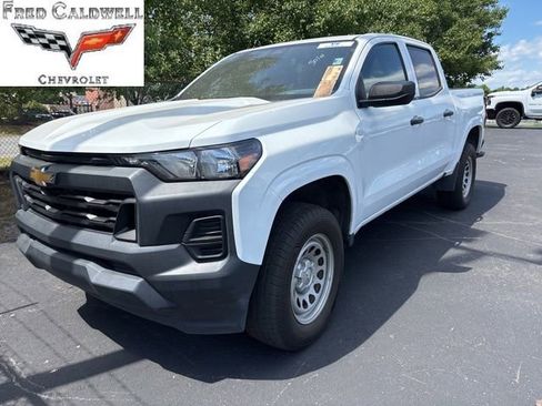 Used 2023 Chevrolet Colorado W/T RWD image 2