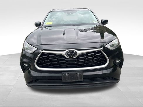 Used 2023 Toyota Highlander XLE AWD/4WD image 12
