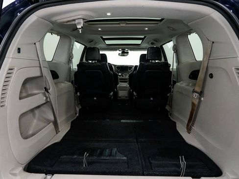 Used 2019 Chrysler Pacifica Touring-L Plus w/ Advanced Safetytec Group image 38