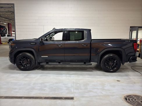 Used 2024 GMC Sierra 1500 Elevation w/ Elevation Premium Package image 3