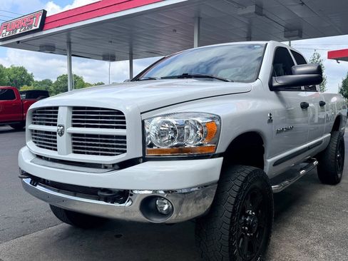 Used 2006 Dodge Ram 2500 Truck SLT w/ TRX4 Group AWD/4WD image 17